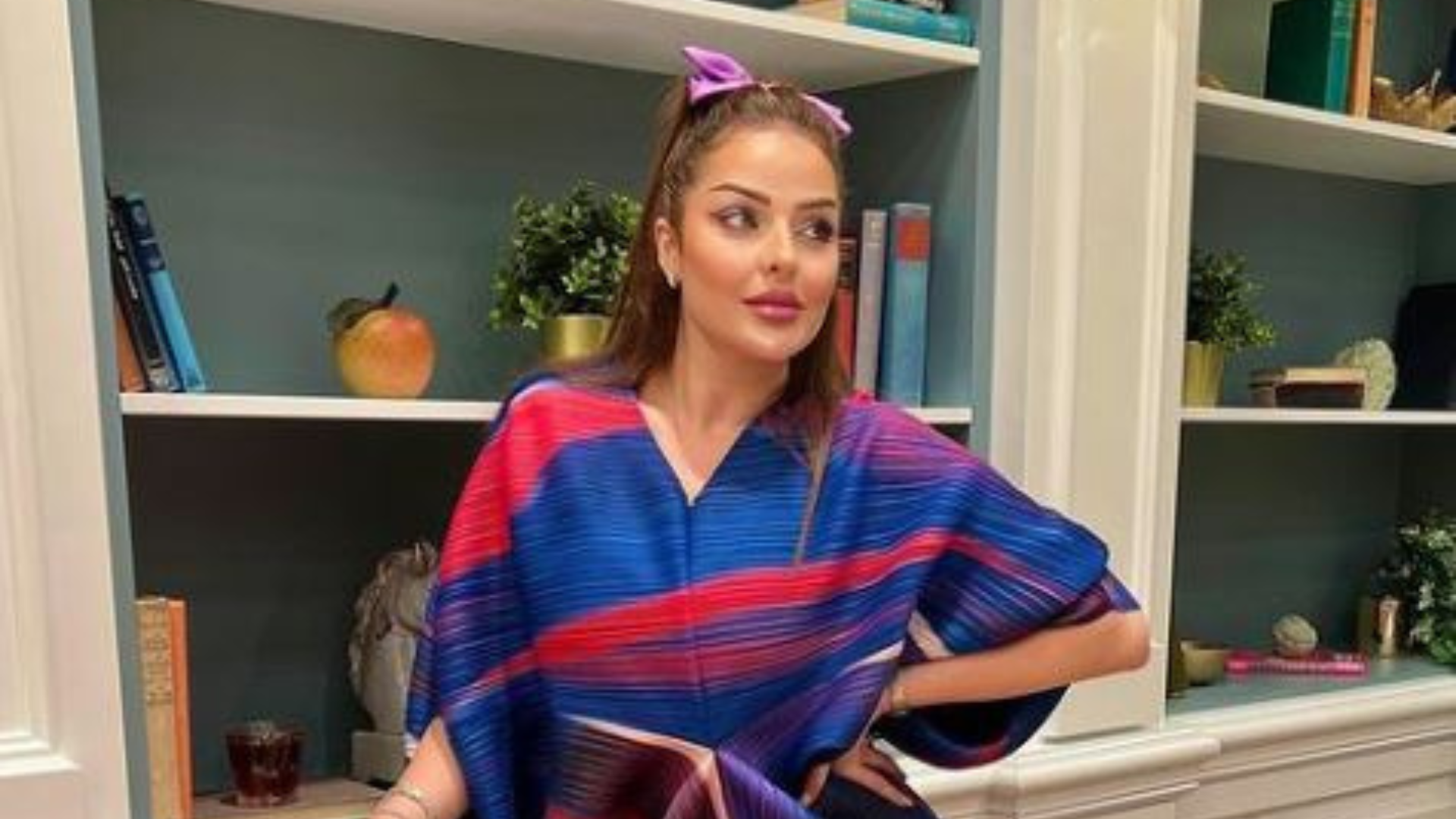 Zain Karazon Heavily Protected by Bodyguards During a Visit to Jordan's